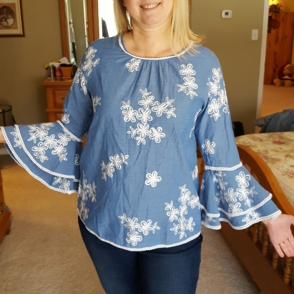 NWT Hannah blouse with bell sleeves, sz M - Picture 1 of 6